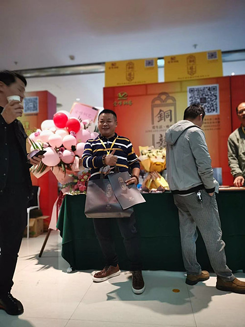 愛(ài)唯銅門(mén)銅兿